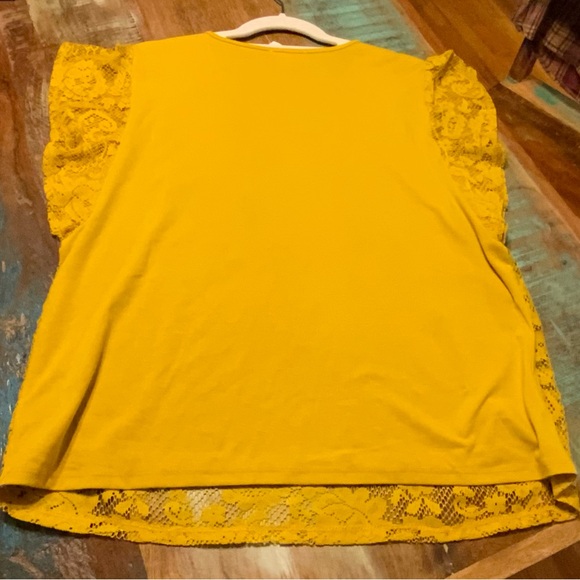 🌸🌸 Elegant Yellow Lace Blouse - Picture 5 of 5